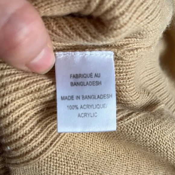 🔥4/$20 Beige sweater - Picture 7 of 9